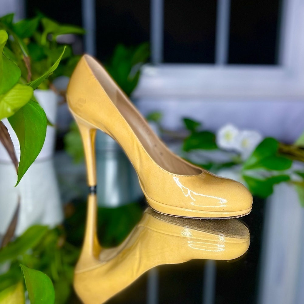 Stuart Weitzman Yellow Patent Leather Pumps​​​